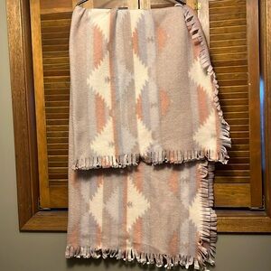 Aztec print Fleece  Throw Blanket (45"x60"") 
Pre owned